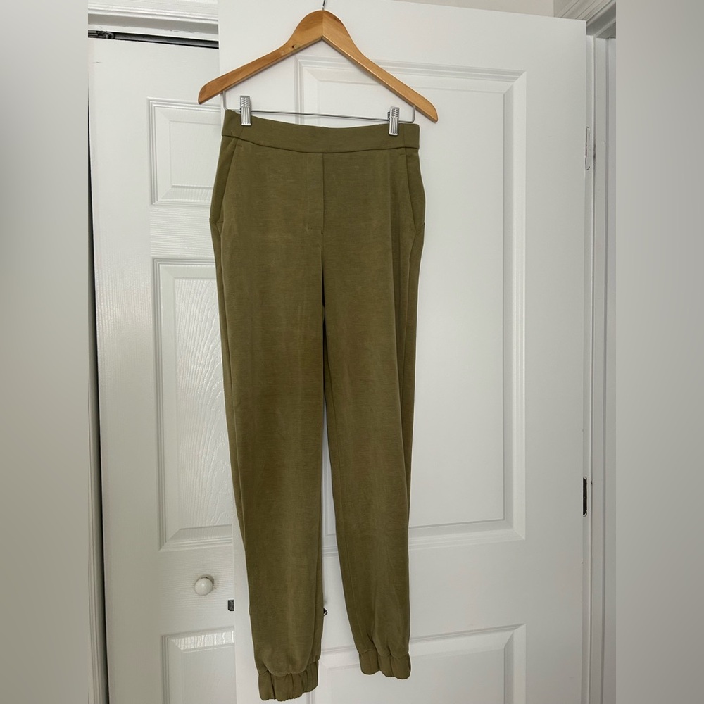 Lululemon Athletica Olive Cropped Pants